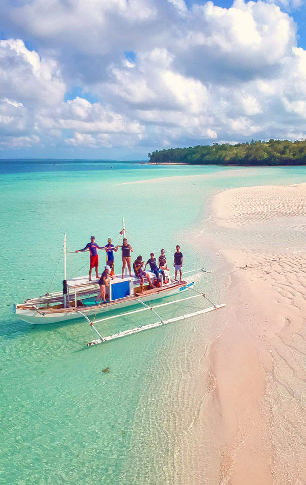 Island Hopping Palawan | 10 Reasons Why You Should Travel To The Philippines | Photo: Unsplash