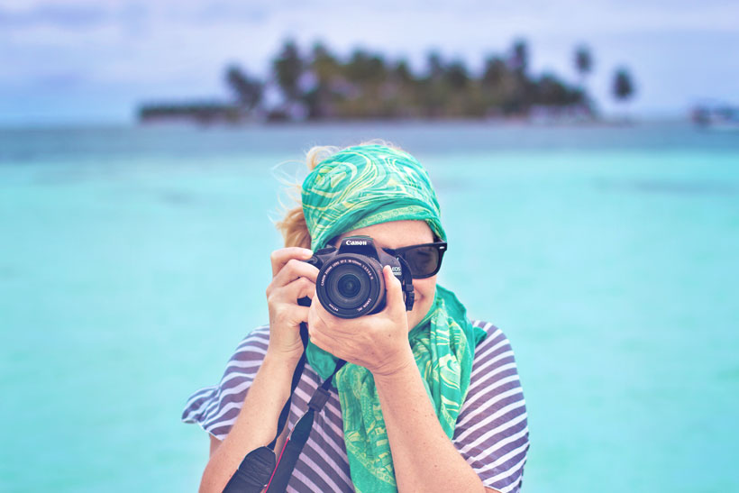 Travel Photographer | The Best Travel Jobs | 50 Ways To Make Money While Traveling The World | You want to work and travel? Pack your bags! Here is the most extensive list of the best traveling jobs in the world | via @Just1WayTicket