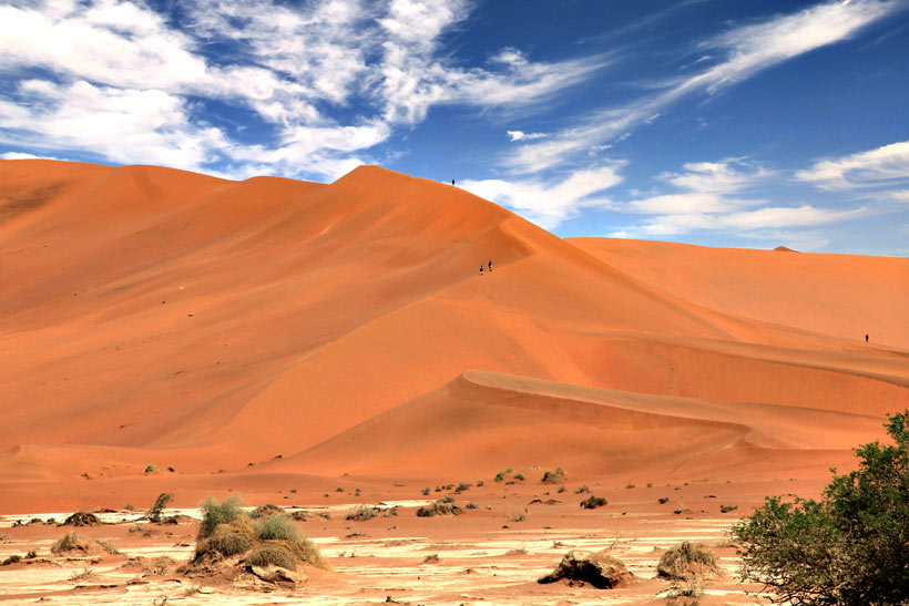 Sossusvlei | Travel Guide To Namibia - Things To Do And Places To Stay | via @Just1WayTicket
