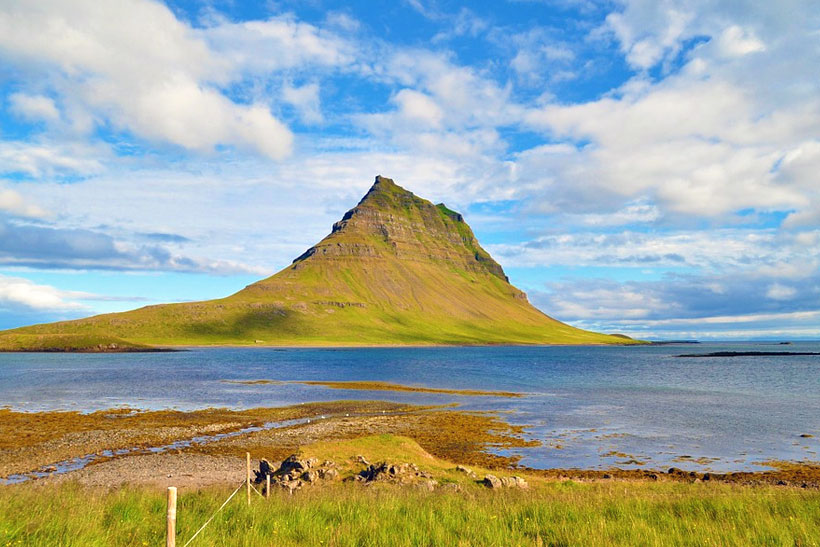 10 Things You Must See In Iceland | Iceland is a dream destination for adventure junkies and photographers. The country is full of natural wonders and offers breathtaking desolate landscapes that will amaze you... | via @Just1WayTicket