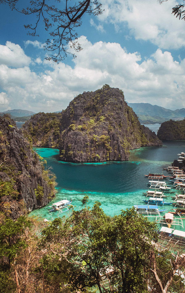 Surreal scenery in Coron | 10 Reasons Why You Should Travel To The Philippines | Photo: Unsplash