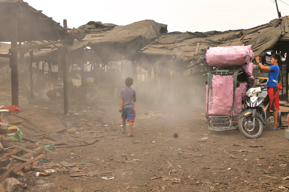 Smokey Mountain A Walk Through The Slums Of Manila, Philippines