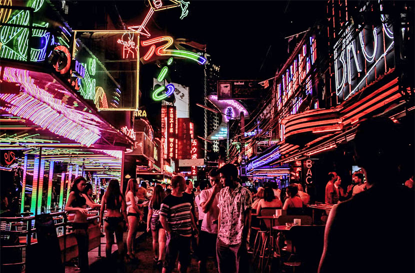 Best Party Hostels in Bangkok - Where to meet other travelers and make new friends