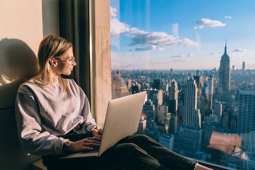 How Digital Nomads and Content Creators Make Money in 2026 (Hint: It’s Nas.io)