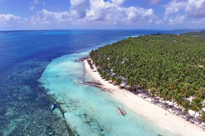 The beach in General Luna, Siargao, Philippines © Sabrina Iovino | via @Just1WayTicket