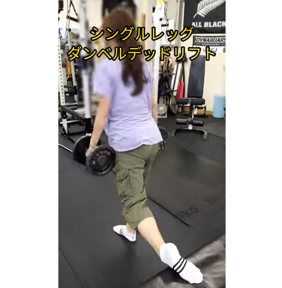 シングルレッグダンベルデッドリフト
