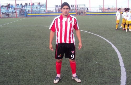 Estuvo en Independiente de Neuquén (temporada 2010).