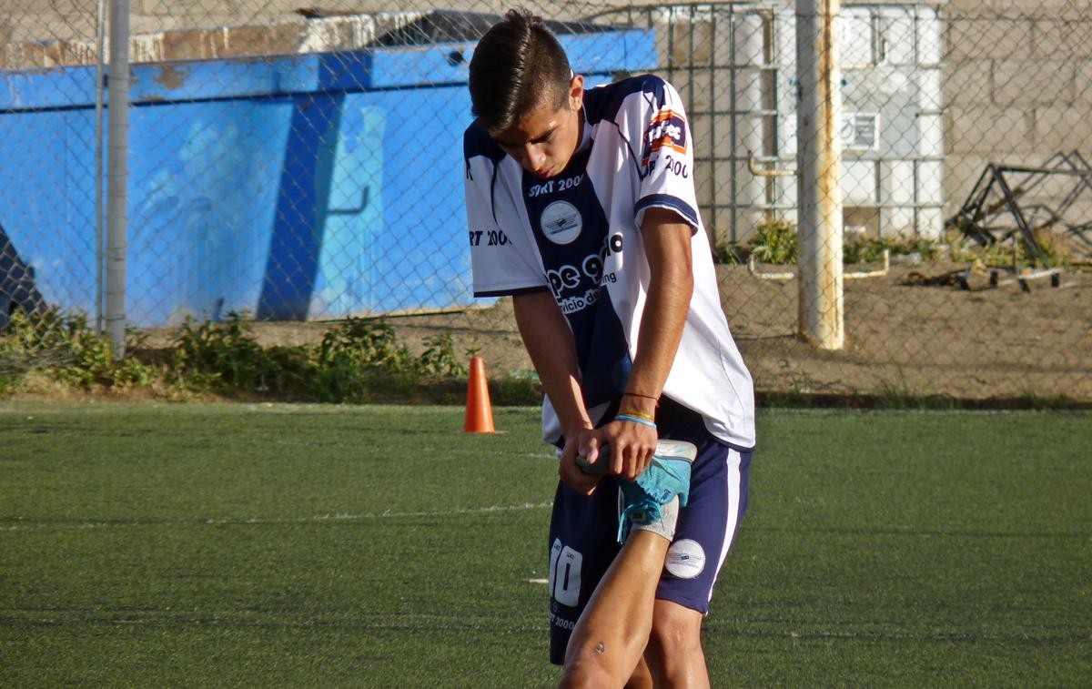 Axel Romero, volante. 