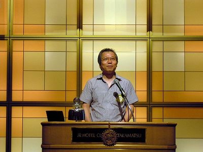 クラブの新年度の運営方針を発表する吉田茂会長