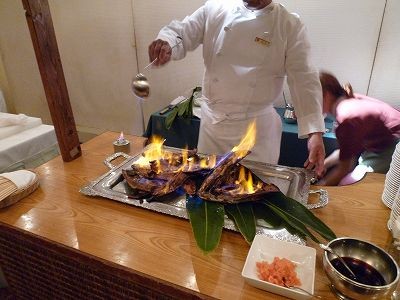 富山南RCが持ち込んだ寒ブリを例会場で調理