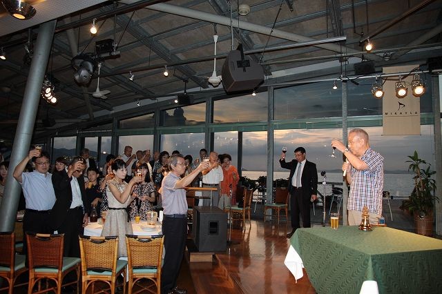 豊田パストガバナーの発声で乾杯！