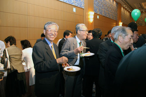 地区大会にはクラブのOBもご招待した。