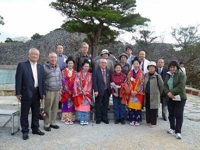 紅型のチュラカーギに囲まれて