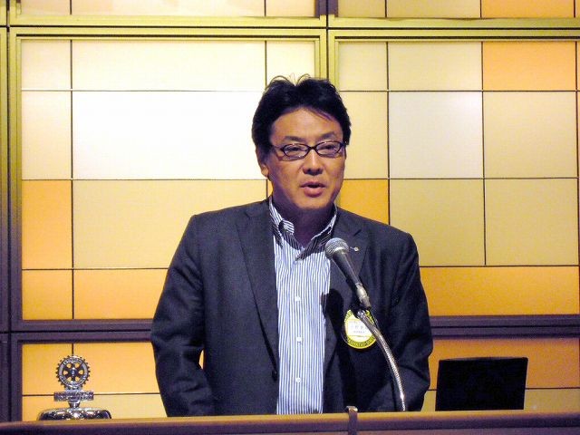 新世代奉仕・ローターアクト委員会の小野兼資委員長