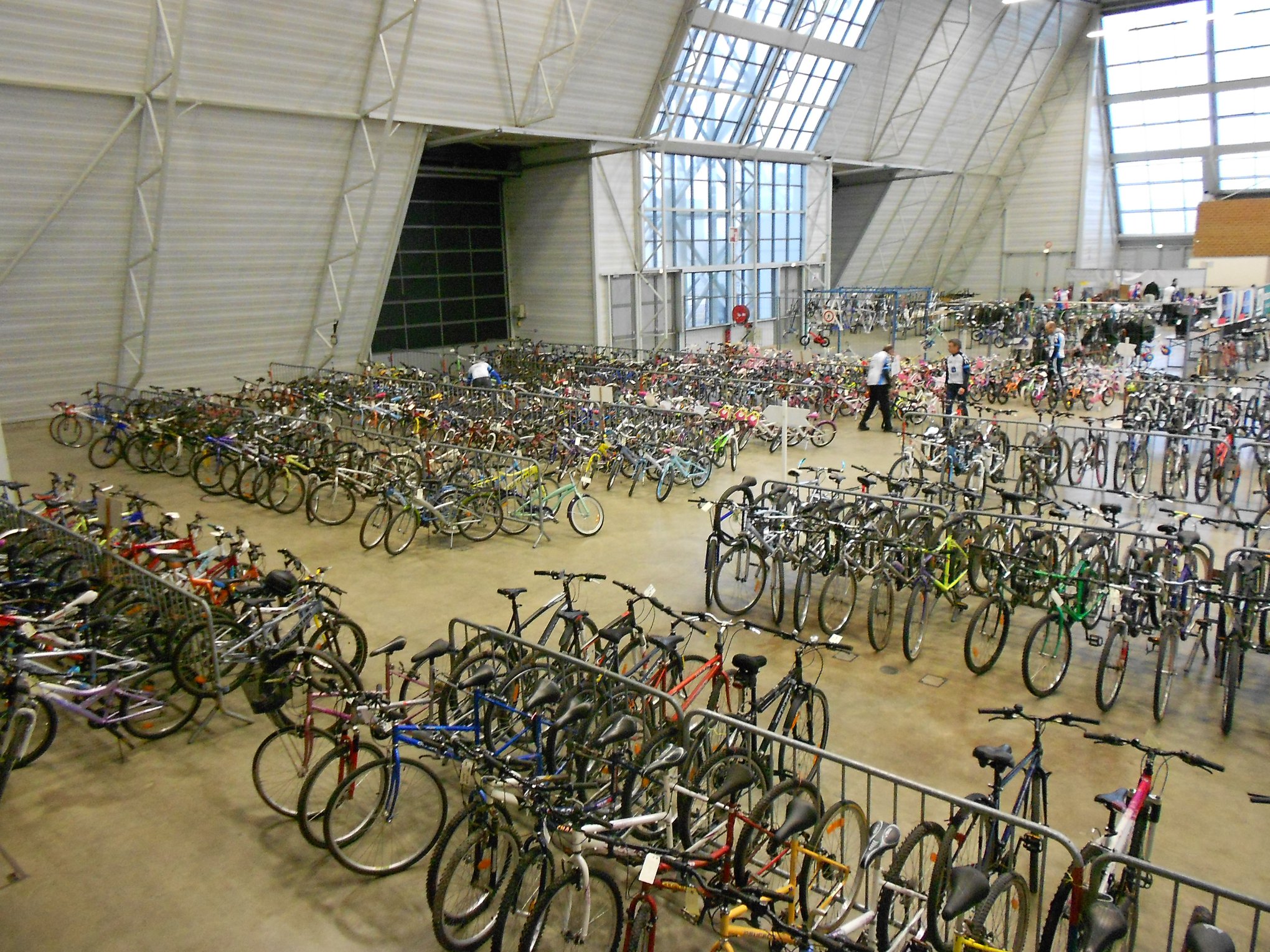 3000 m2 d'exposition - assez de place pour tester votre vélo avant de l'acheter