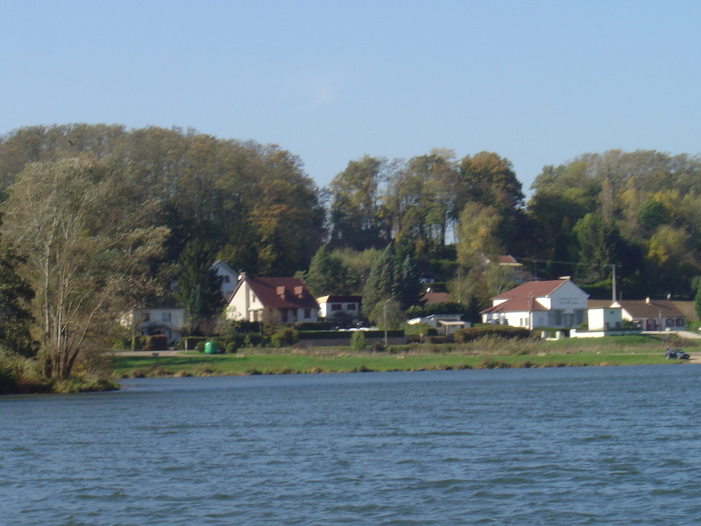 Le village de Glanon depuis la Saône