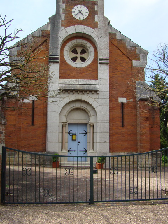 La façade de l'église