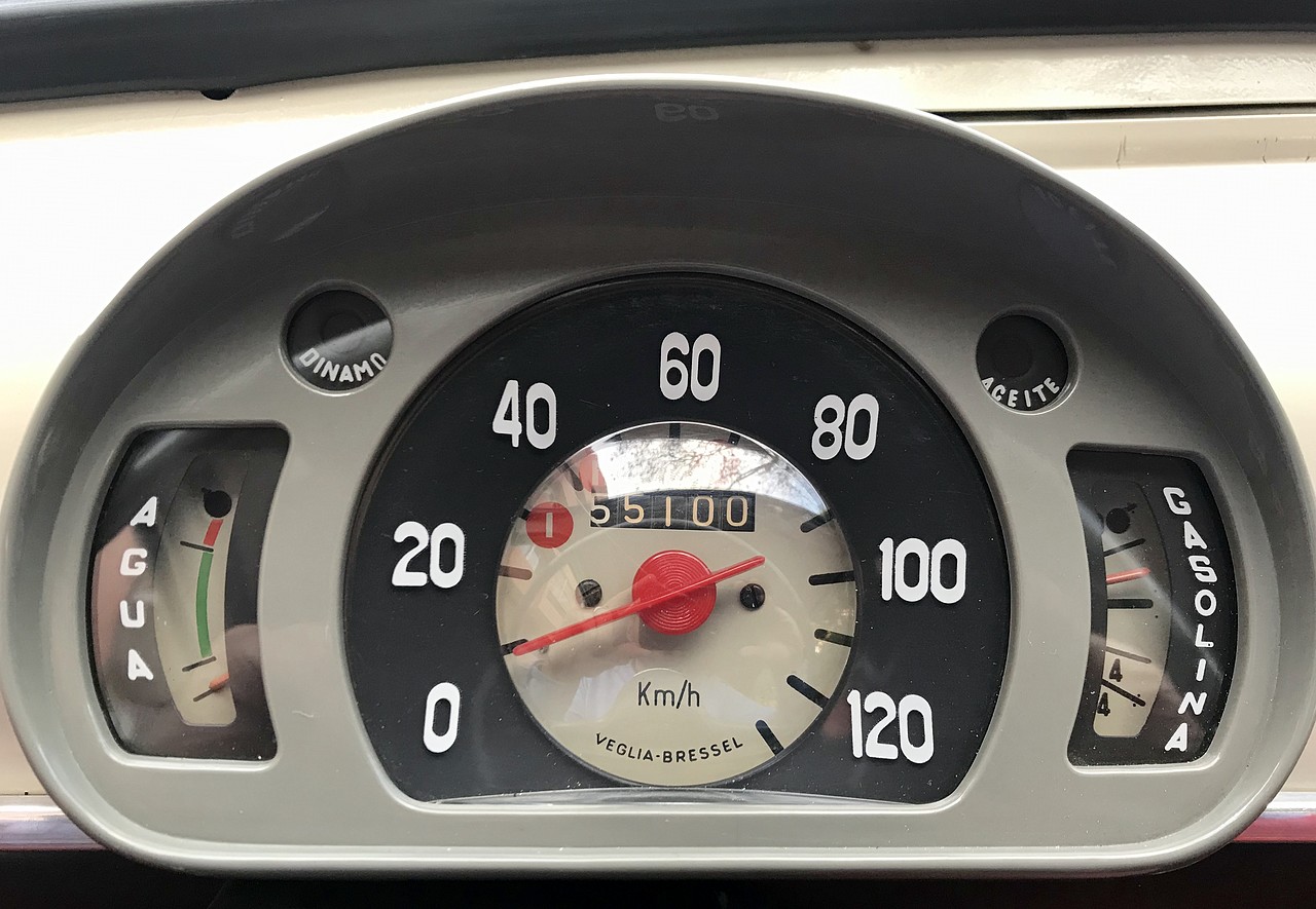 Cosas de un Seat 600 que echarás en falta en tu coche moderno.