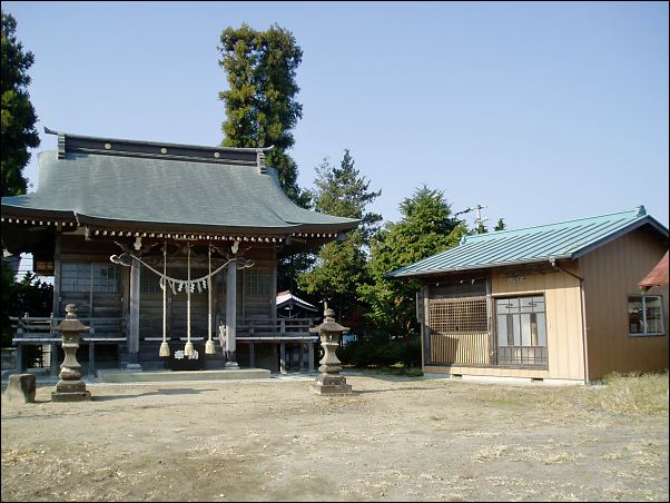 飯田八幡神社　拝殿と神楽殿