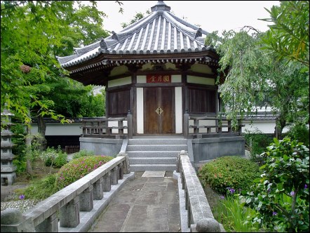 松音寺円月堂