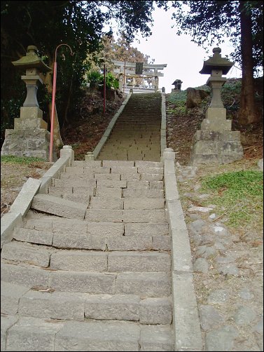 須賀神社参道階段