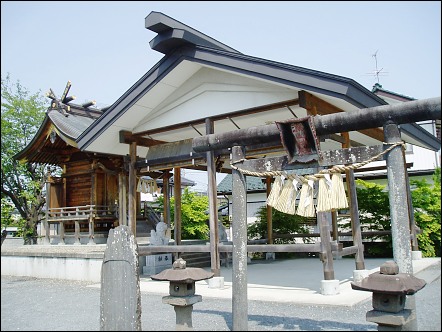 深山神社二の鳥居，拝殿，本殿