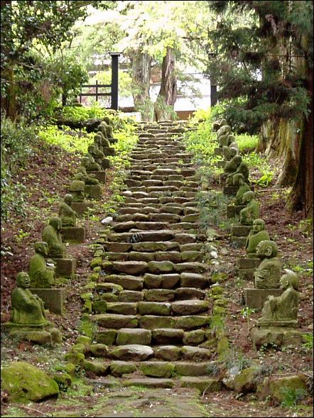 大梅寺参道羅漢像