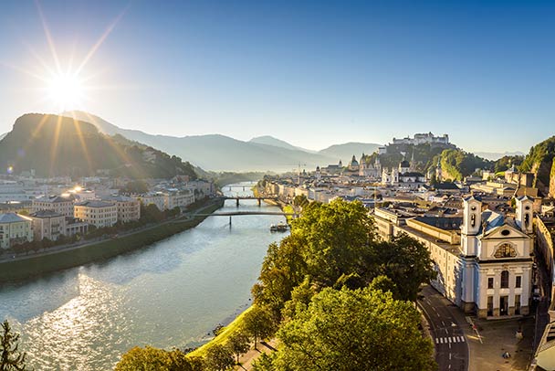 Panoramablick über Salzburg im Morgenlicht Österreich 2026