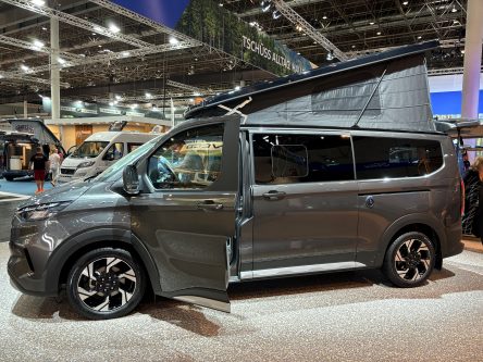 Ford Nugget L2 mit Aufstelldach von außen