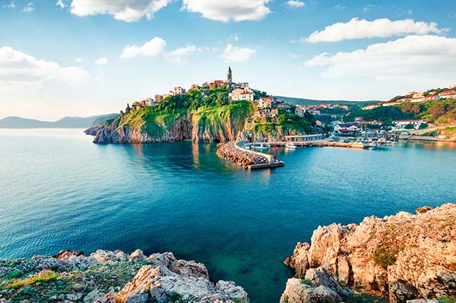 Küste von Krk mit Felsen in Kroatien 2026