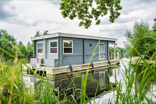 Glamping Hausboot auf See 2026