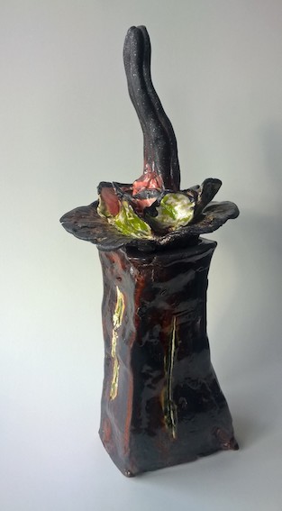 Flower-Tower, 2019, Keramik glasiert (39 x 14,2 x 14,7 cm)