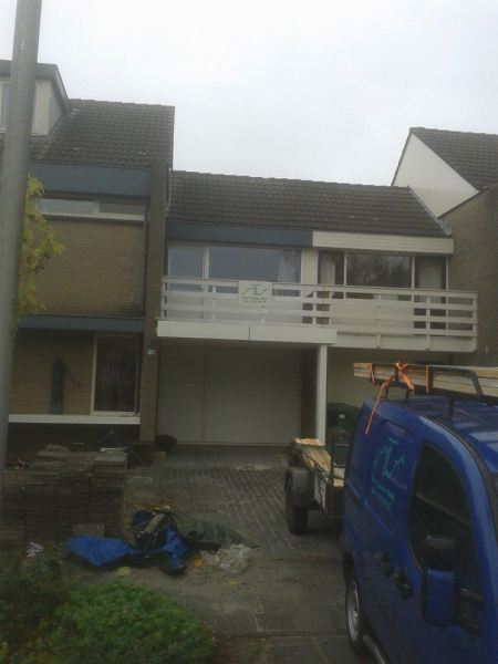 Carport en nieuw balkon