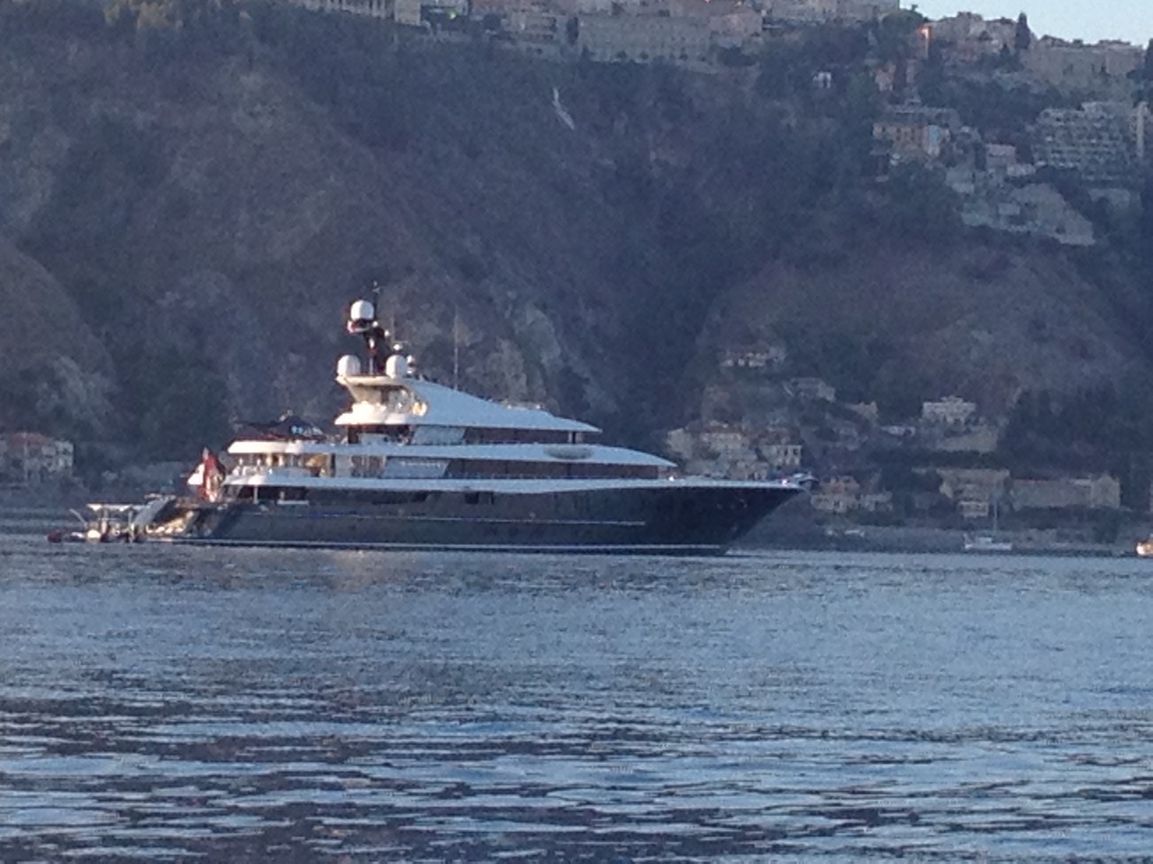 mega yacht a taormina oggi