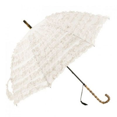 regenschirme spitzen rüschen hochzeit sonnenschirm retrostil vintageaccessoires wedding vintagehochzeit vintageschirme heiraten schweiz