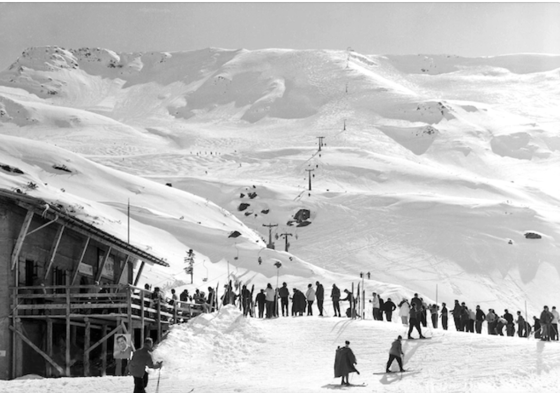 Skifahren und Lawine als Themen im Jänner