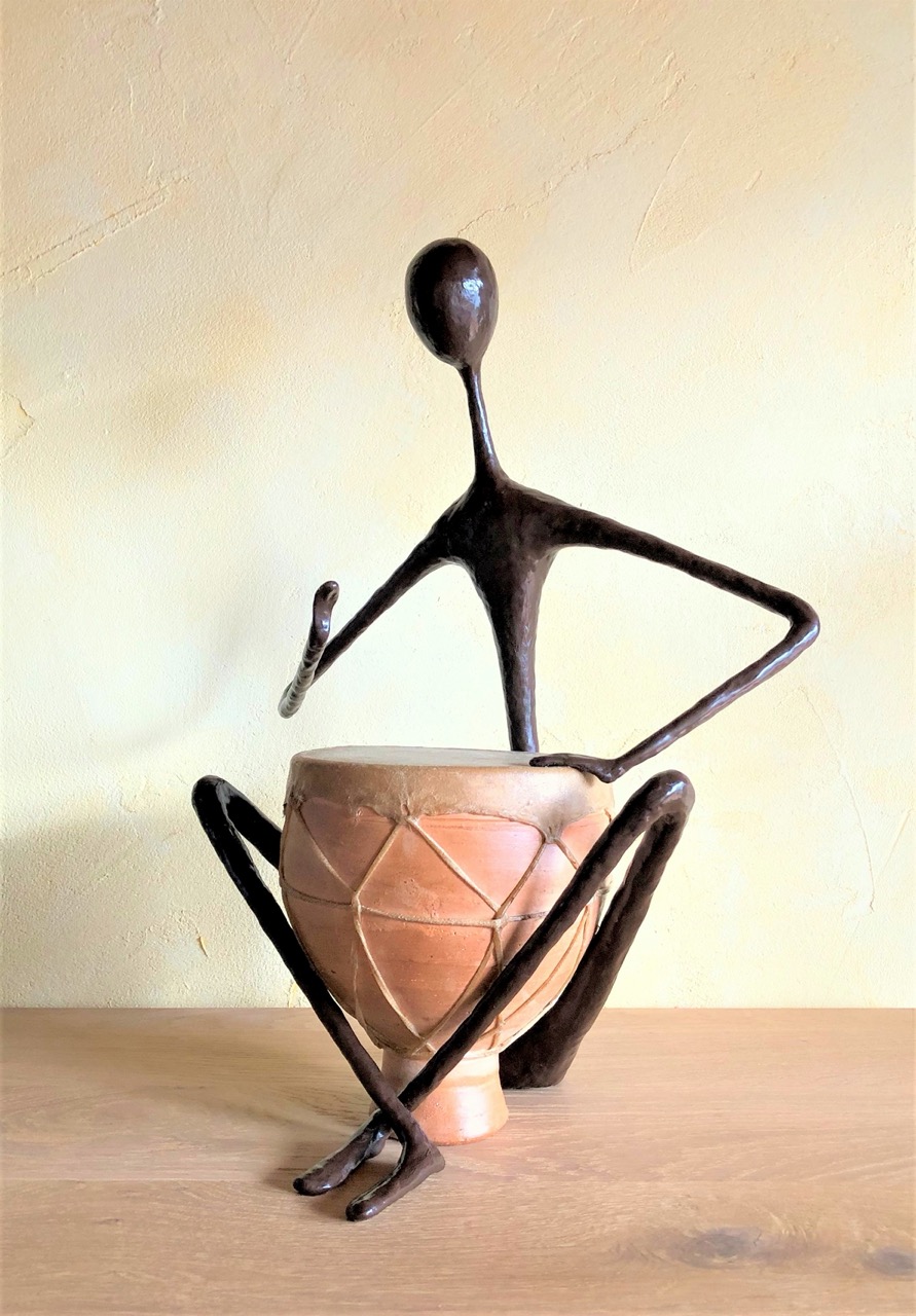 Le joueur de tambour - H46 x B35 x T23 cm