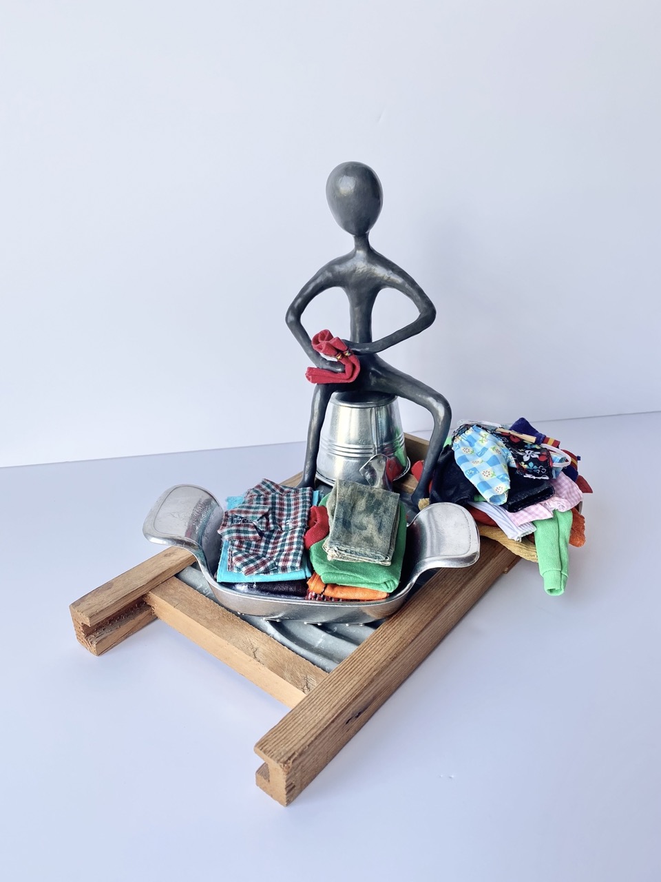 Du linge, encore du linge, toujours du linge... - H23 x B29 x T18 cm (verkauft)