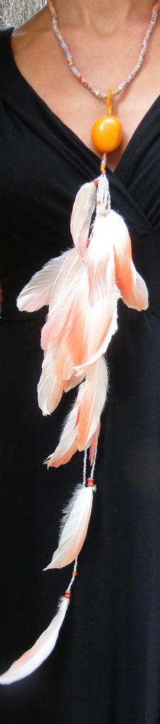 plumes de flamant rose et attache perle noire de Tahiti