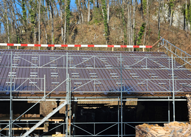 Solardach_im_Bau_bei Stocker Brennholz in Dornach