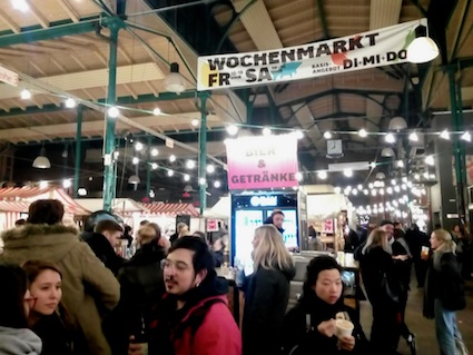 kreuzberg, streetfood, market, wine, cheese, weekday, evening, berlin, foodspots, markthalleneun