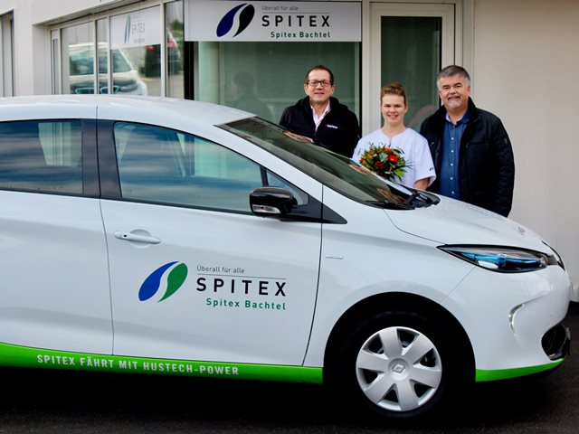 Andreas Bühler, Hustech Installations AG, Ruth Vögeli sowie Daniel Wenger, beide Spitex Bachtel (v.l.n.r.) Bild: zvg