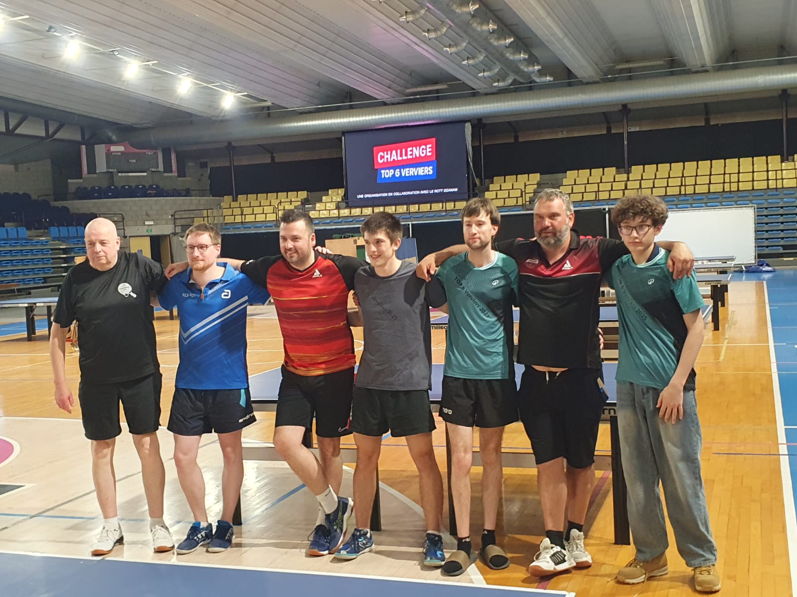 Cédric Ritzen (E2, von rechts) neben den Siegern aller Kategorien des Top-6-Turniers; Foto: privat