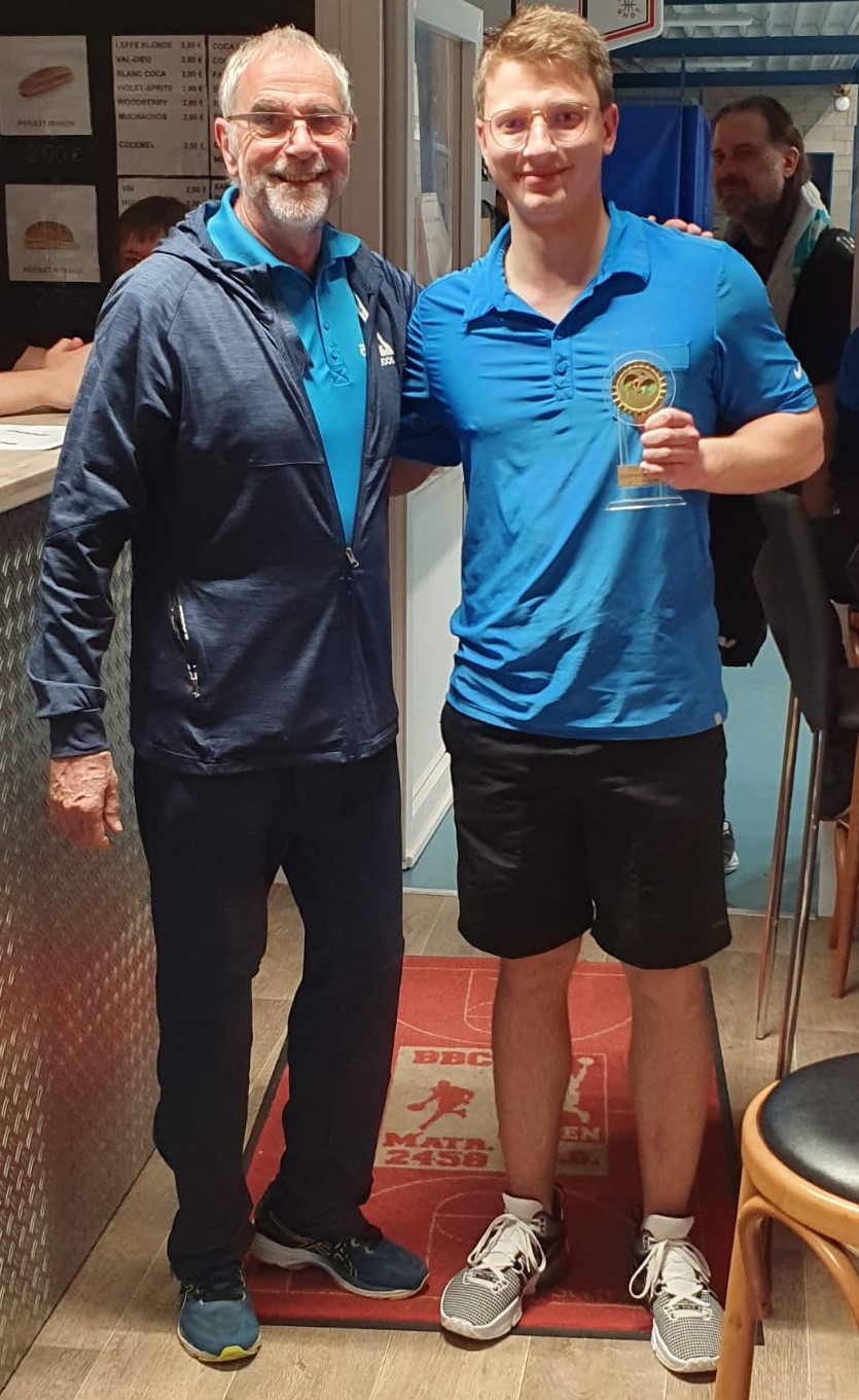 Noah Niederau (C2, rechts), Sieger der C- und der Offenen Serie     Foto: privat