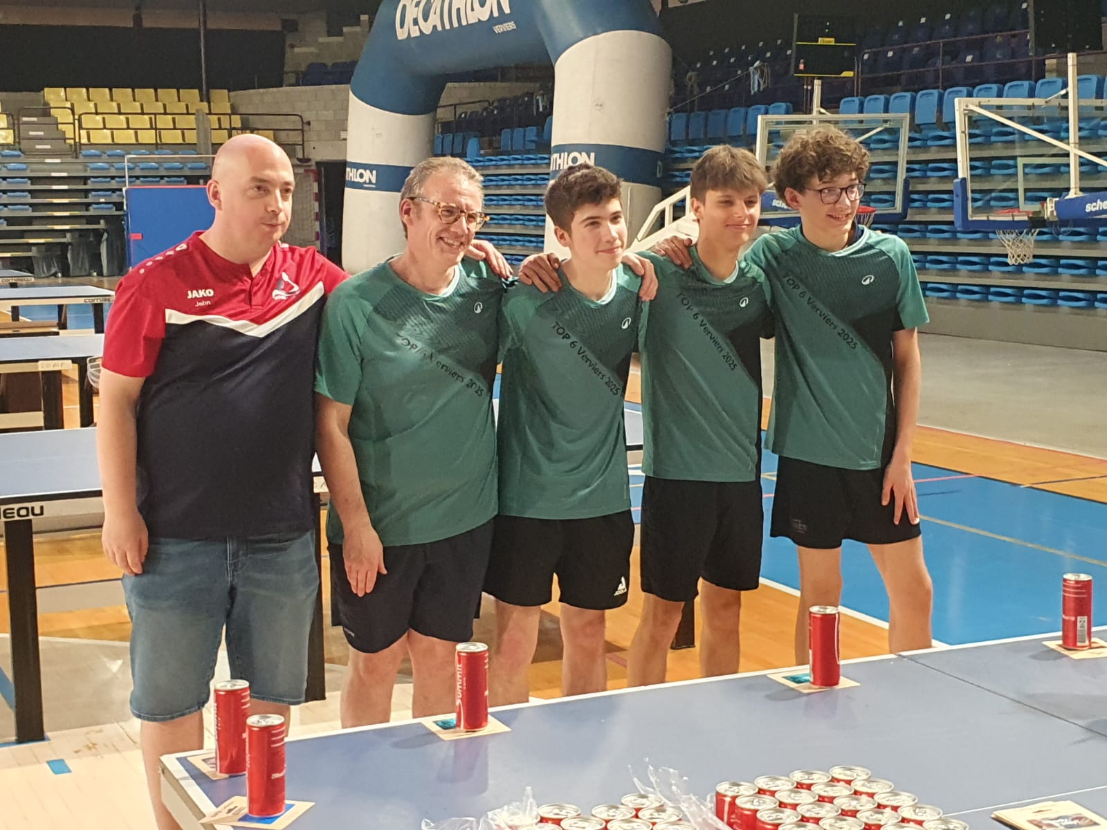 Cédric Ritzen (E2, von rechts) neben allen Teilnehmern der P6-Kategorie des Top-6-Turniers; Foto: privat