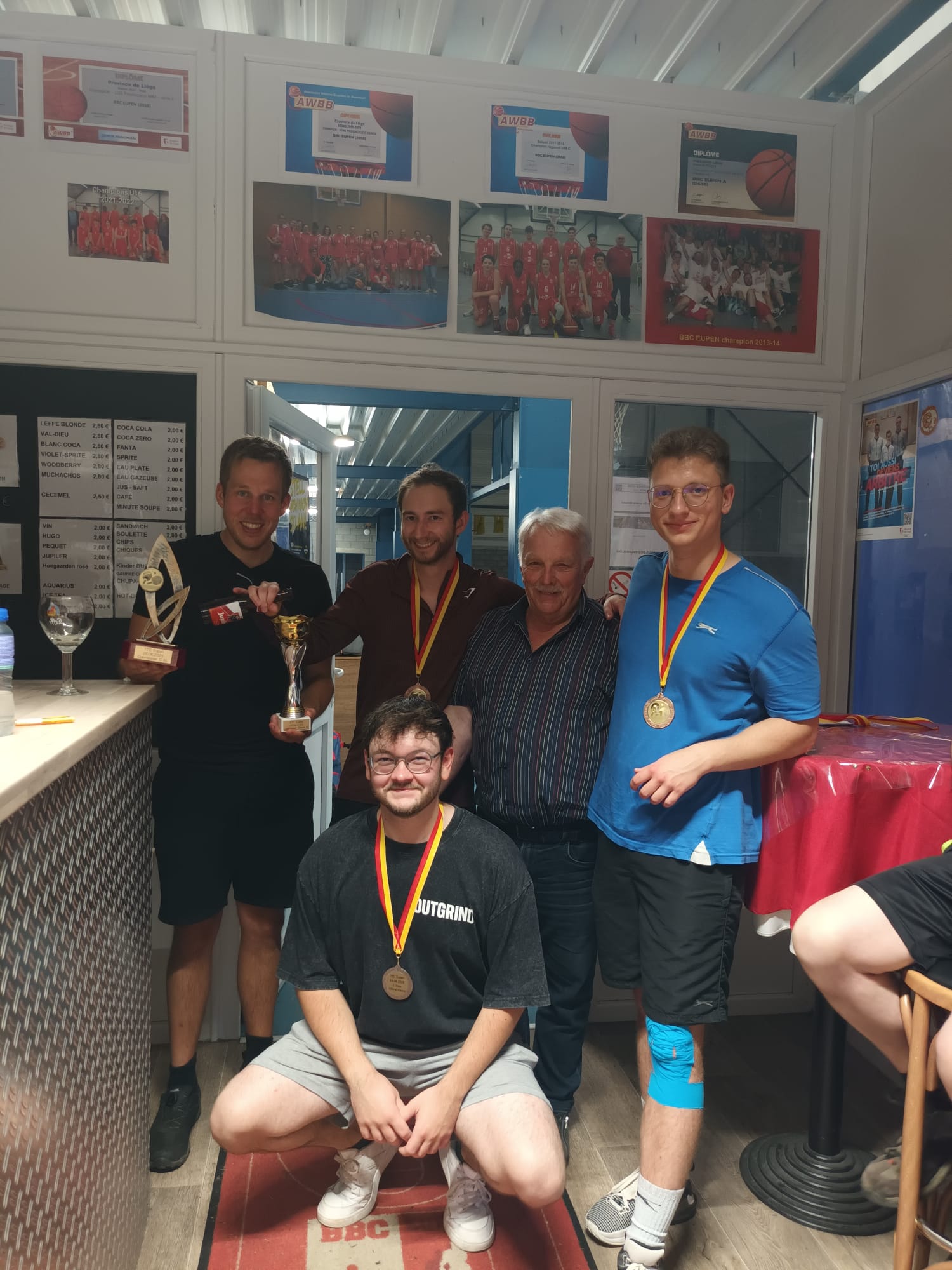 Sebastian Kahlen (C2), Lenny Welter (C4), Erwin Rampelbergh, Noah Niederau (C0) und unten Ben Olbertz (C4/von links); Foto: privat