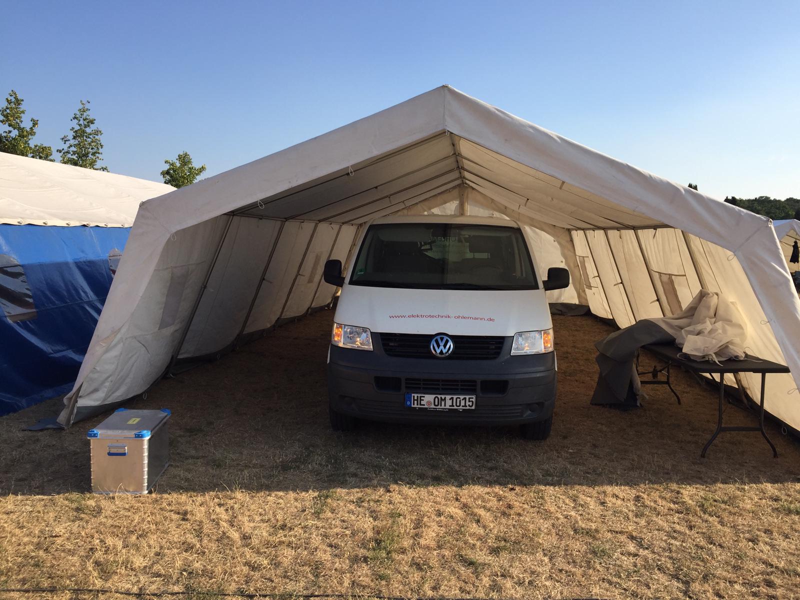 Das Zelt und Gefährt der barnstorfer 'Feuerwehr Bewegt' Teilnehmer