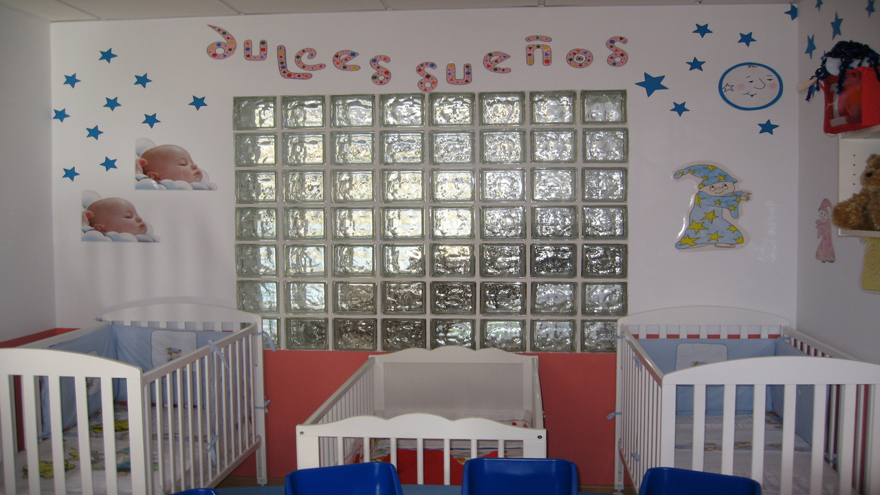 Centro Infantil Virgen de Montserrat.  Granada. Detalle de las instalaciones