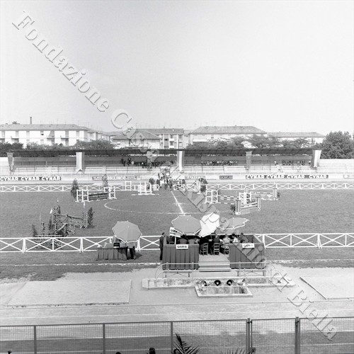 Il campo del "Lamarmora" trasformato in percorso ad ostacoli (Fondazione Cassa di Risparmio di Biella, archivio Lino Cremon)