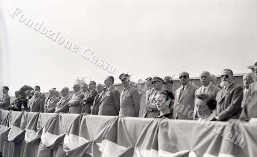 Il palco delle autorità allestito sul nuovo corso (Fondazione Cassa di Risparmio di Biella, archivio Lino Cremon)